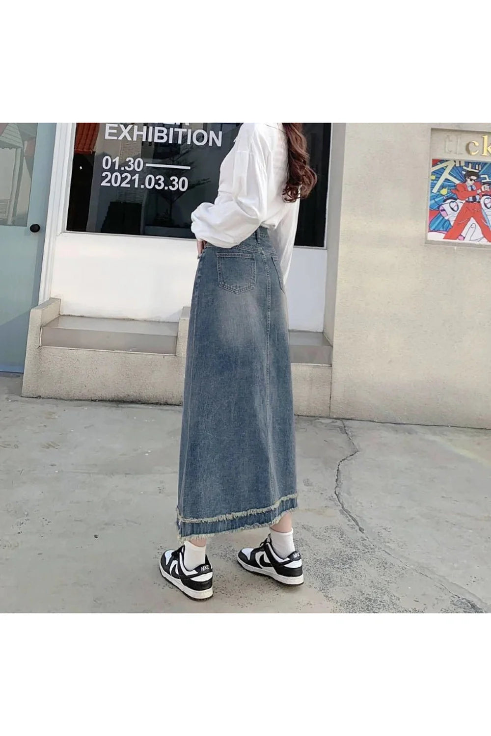 High waist 90s jean skirt in blue denim.