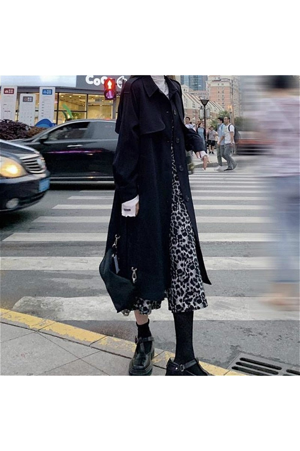 Vintage leopard dress in black, stylish and chic.