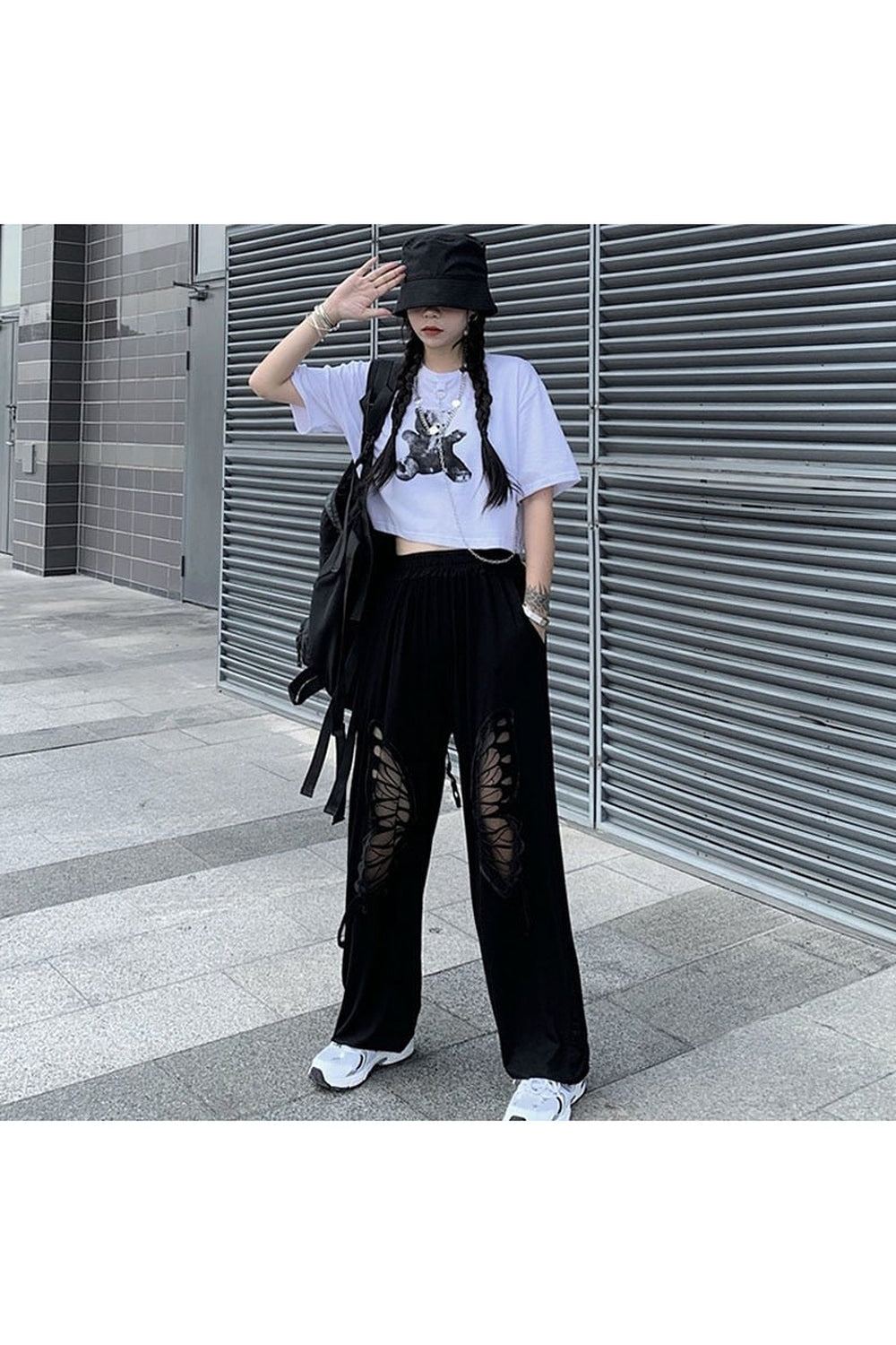 Black butterfly loose pants, stylish and comfortable.