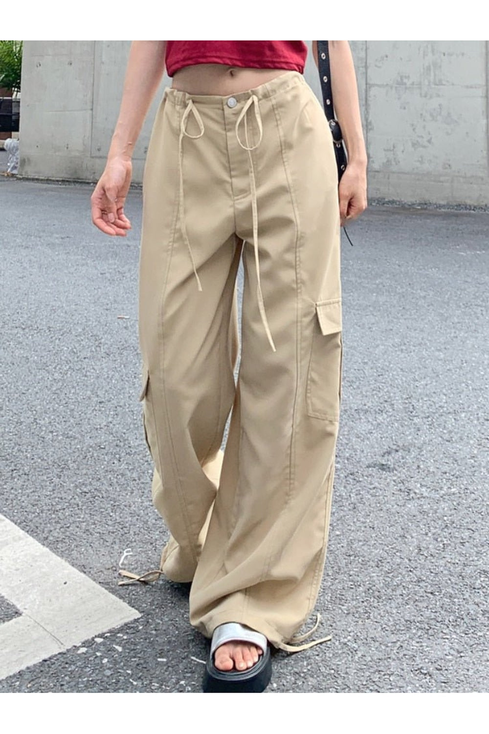 Baggy Vintage Cargo Pants in Khaki, utility-inspired style.