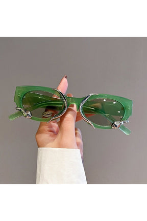 Stylish green-green snake wrapped cat eye sunglasses.