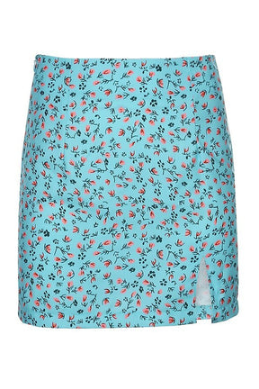 Floral print mini skirt in charming blue.