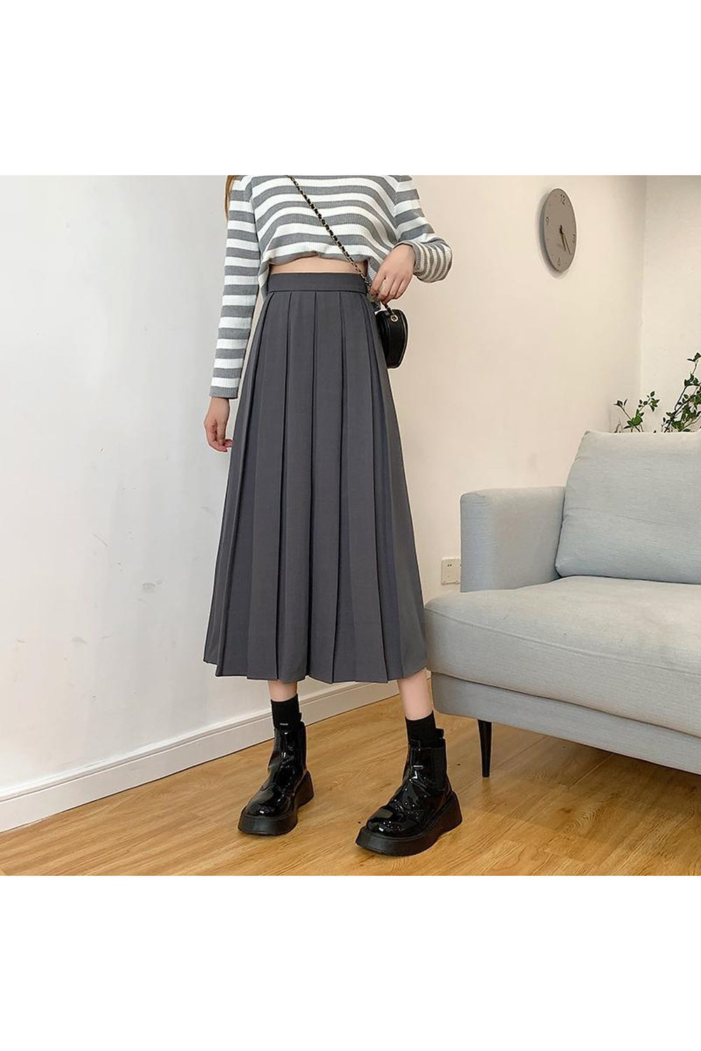 Vintage brown skirt in gray variant, Dark Academia.