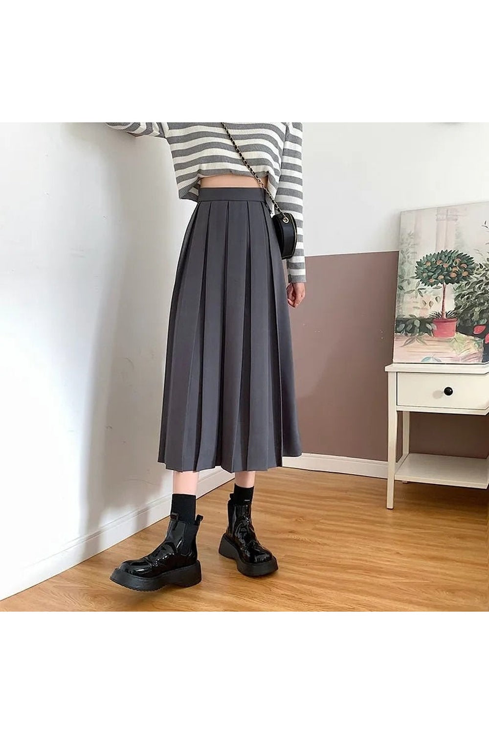 Vintage brown skirt in Black, perfect for academia.