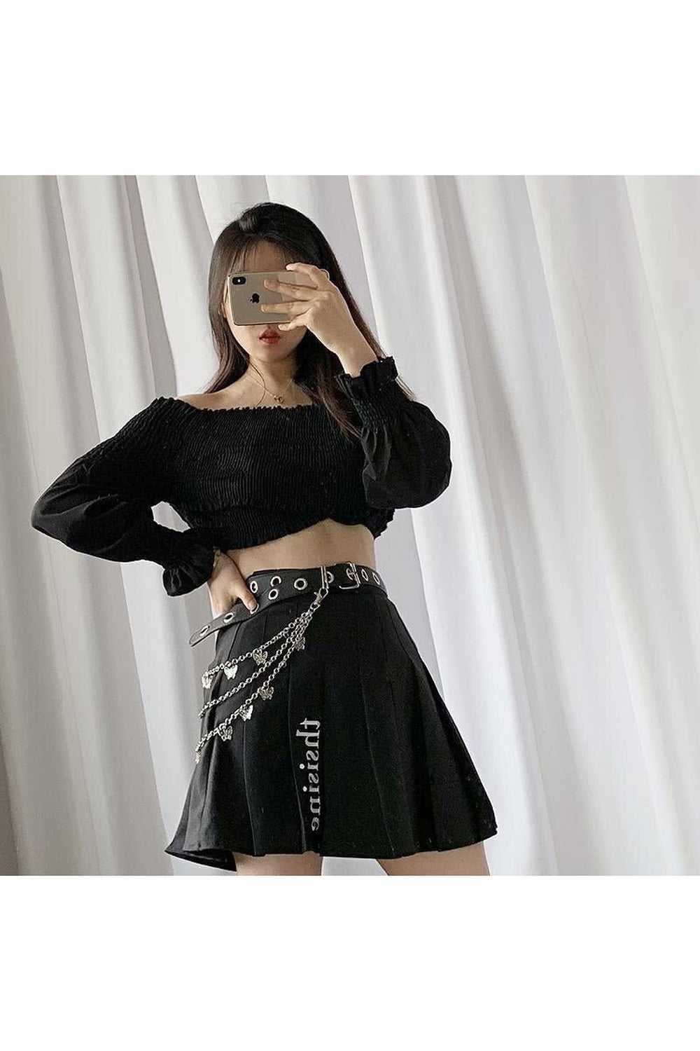 Stylish Egirl Grunge Fashion Belt with chain detail.