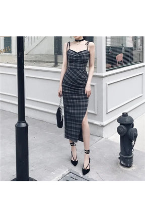 Elegant Gothic Plaid V-Neck in Black.