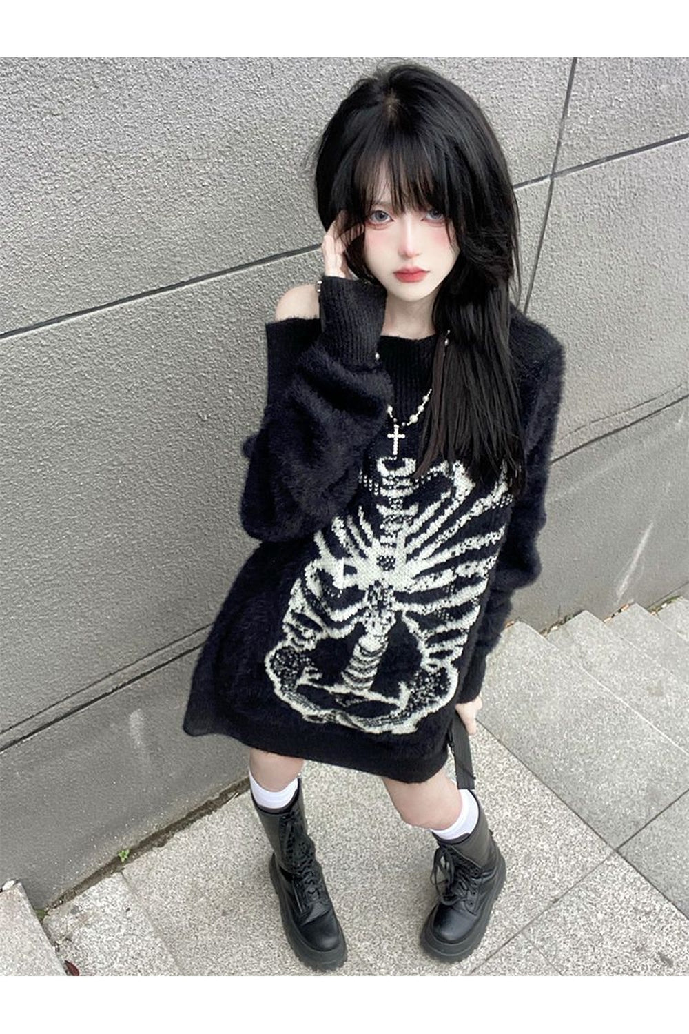 Stylish Gothic Skull Harajuku Pullover in Black.