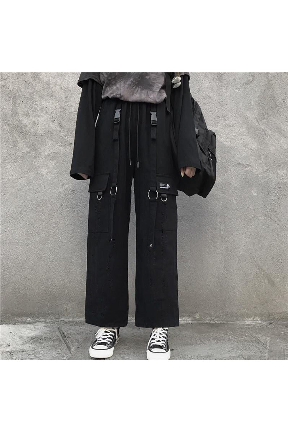 Oversize cargo pants in grunge style, without chains.