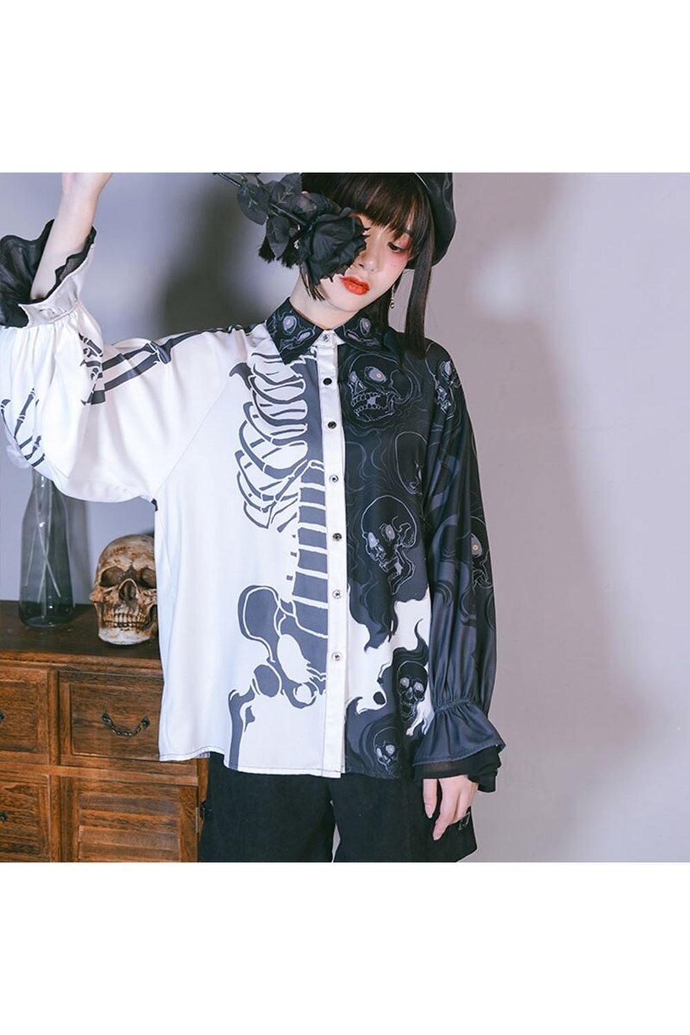 Stylish Harajuku Skull Print Shirt in White.