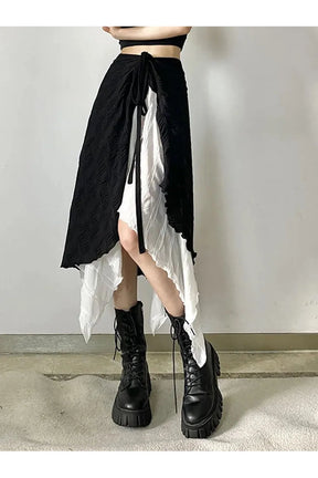 Stylish black Harajuku Y2k midi skirt.