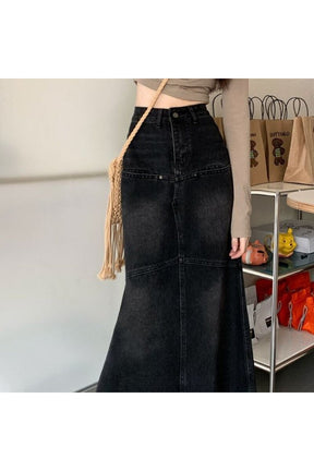 Black no belt high waist denim skirt.