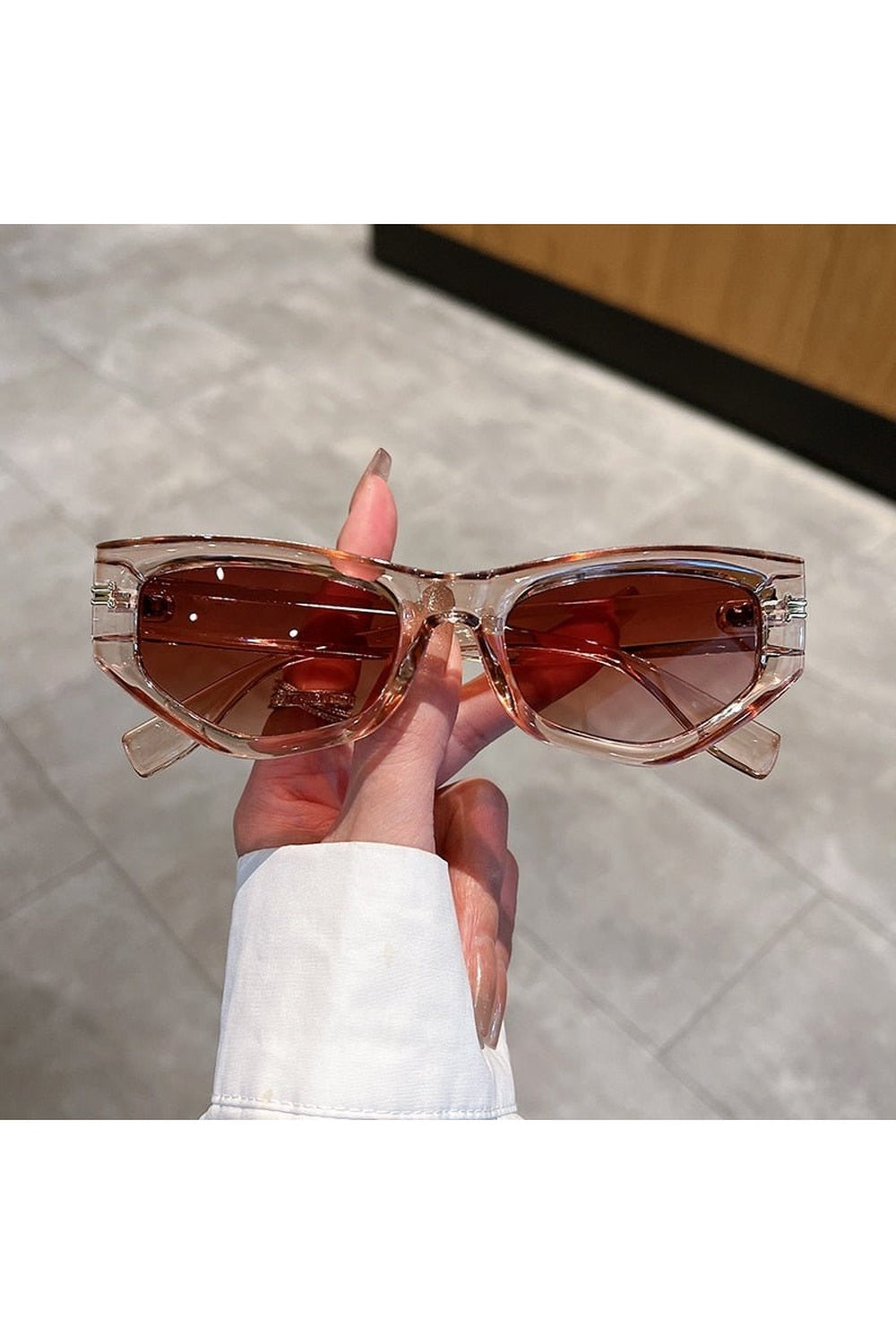 Stylish Irregular Gradient Cat Eye sunglasses in tea-gradient.