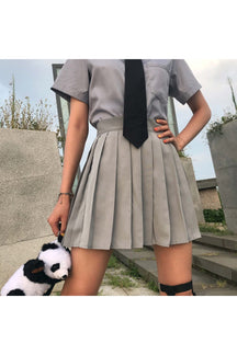 Pleated gray skirt with kawaii college style.