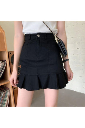 Stylish Korean Aesthetic Elegant Black Skirt with Flair.