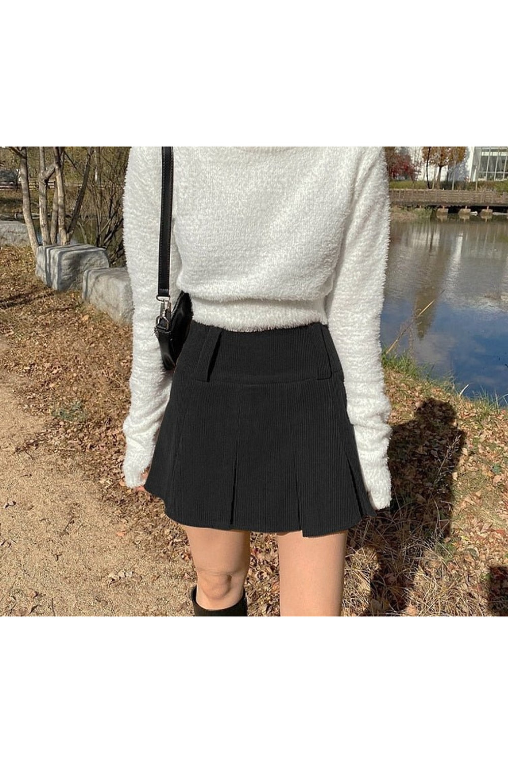 Black corduroy pleated skirt for Light Academia style.