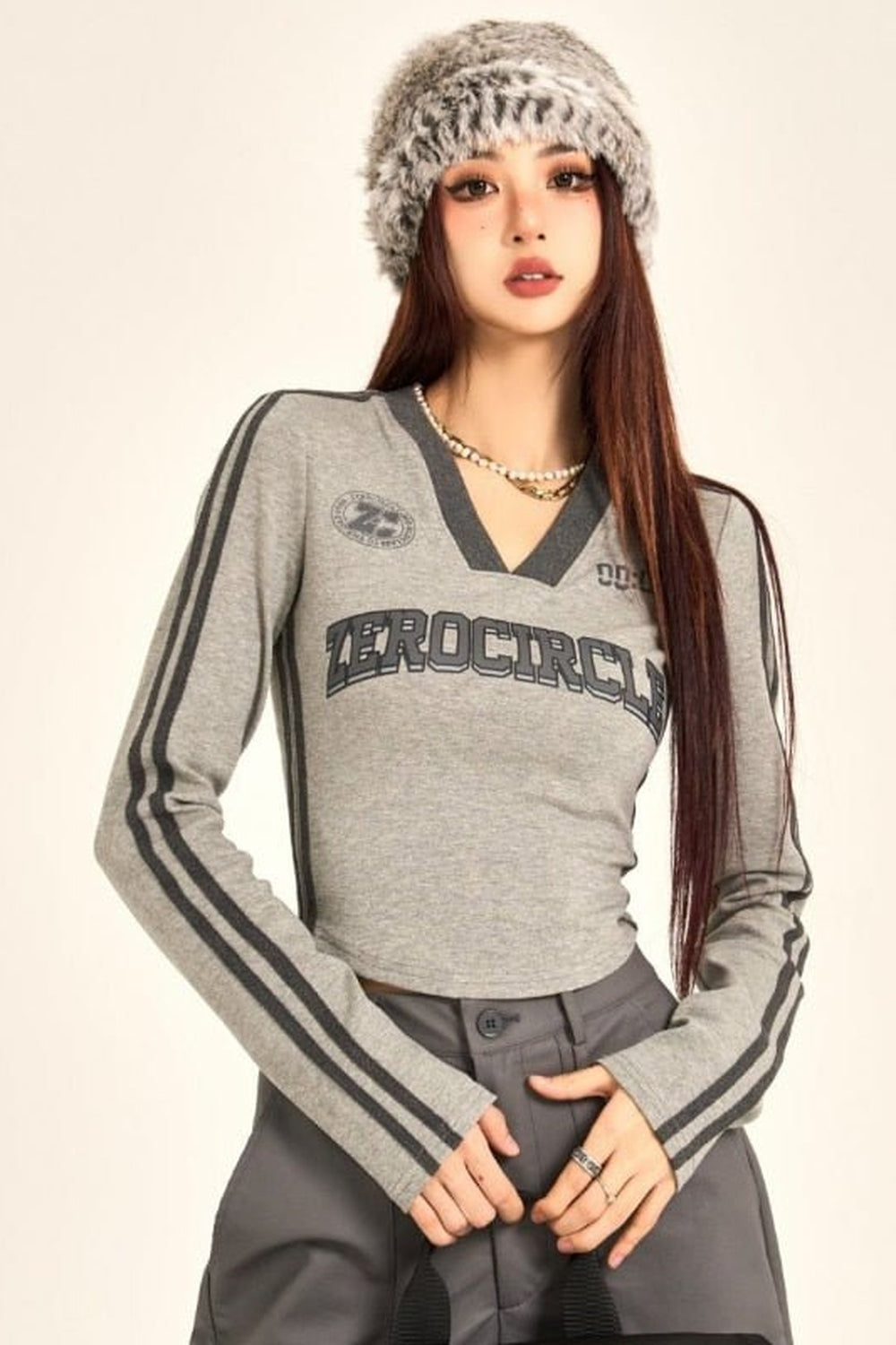 Gray Long Sleeve T-Shirt "ZEROCIRCLE" with elegance.