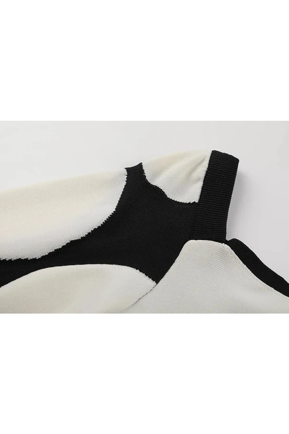 Monochrome Wave Cropped Sweater