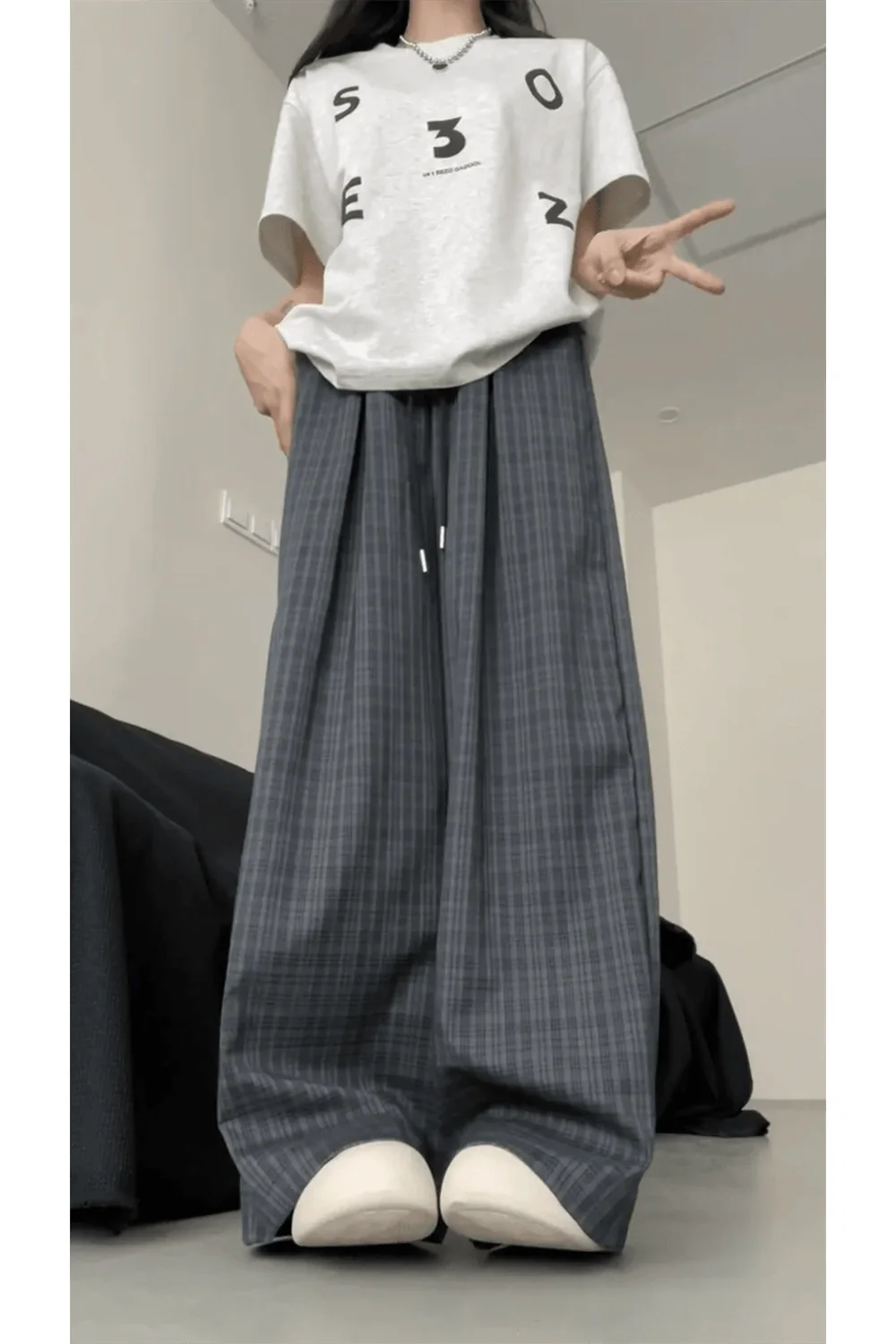 Plaid slouchy pants in Picture Color oversized style.