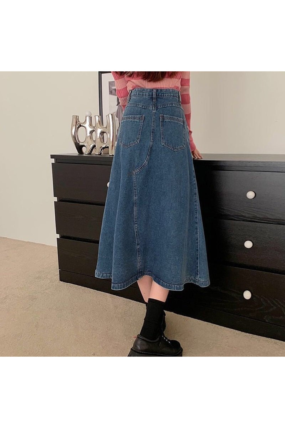 Vintage-inspired blue denim long skirt in retro style.