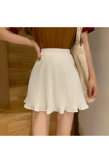 Vintage-inspired white pleated skirt, high-waisted style.