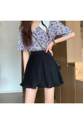 Vintage black pleated high-waist skirt.