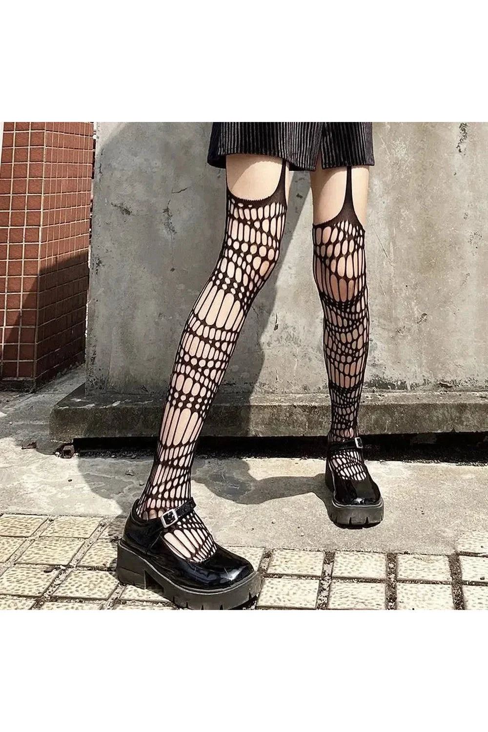 Stylish Spider Web Fishnet Stockings in web-black.