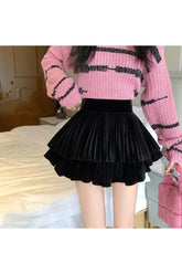 Stylish black skirt with sweet pleats and lining.