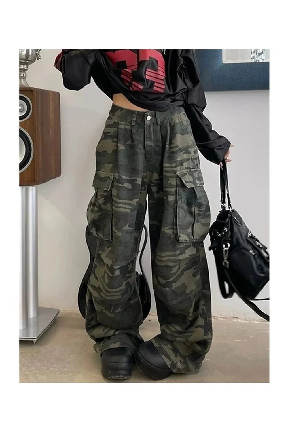 Stylish Urban Camo Cargo Pants in army green.