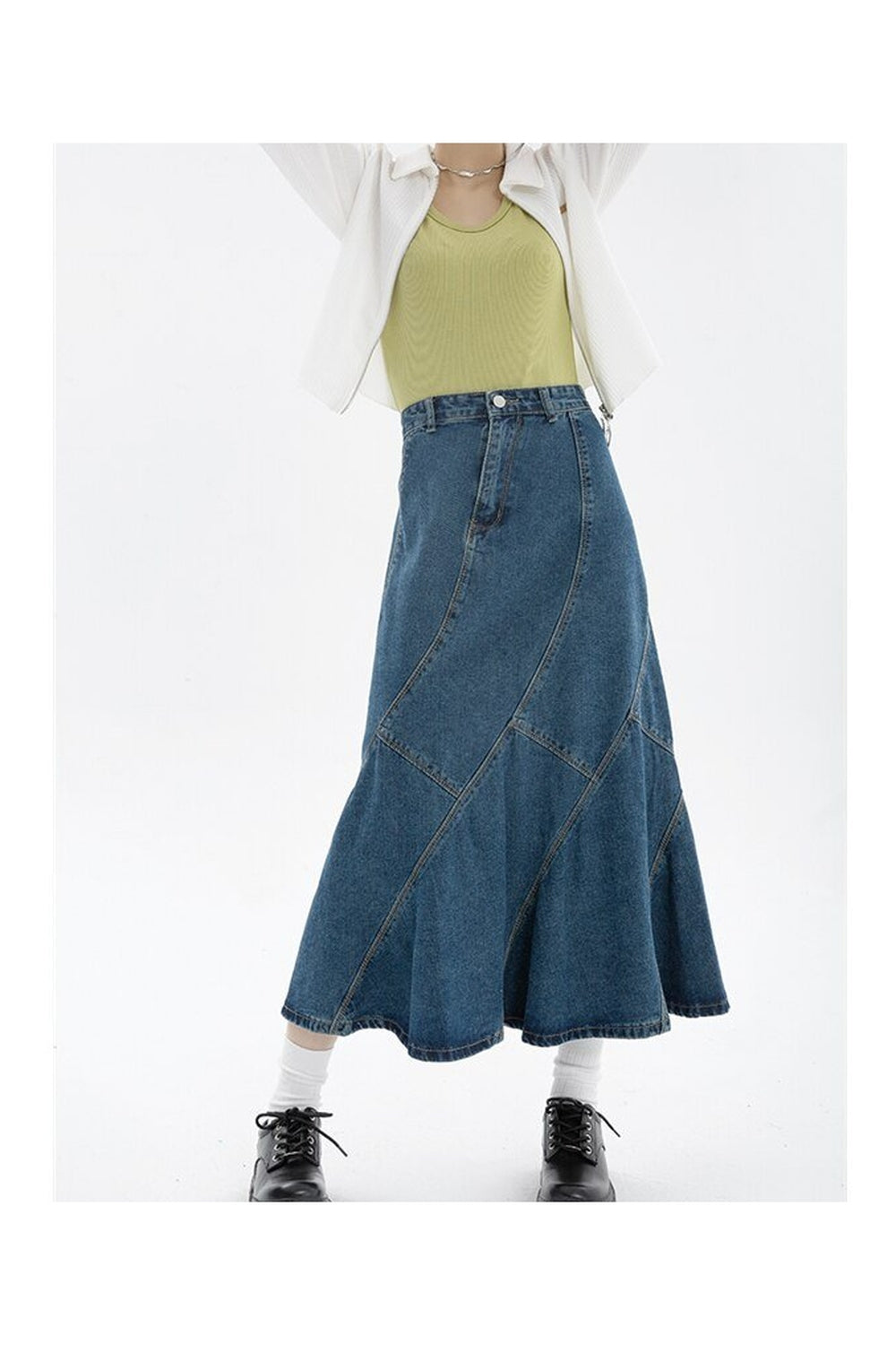 Vintage Blue Denim Skirt in Blue Shade.