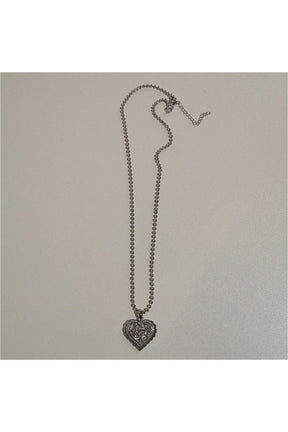 Vintage Goth Heart Chain Necklace in variant 13, detailed.