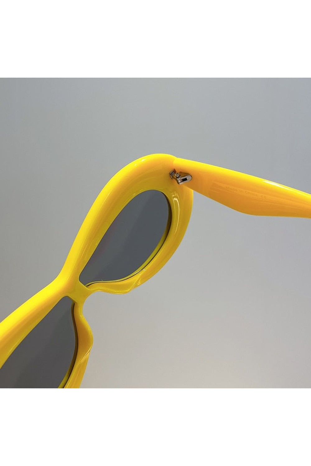 Weirdcore Oval Sunglasses