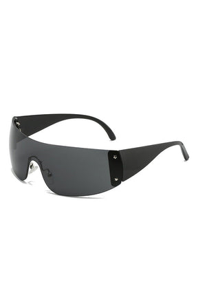 Stylish black Y2k sunglasses with acrylic gradient.