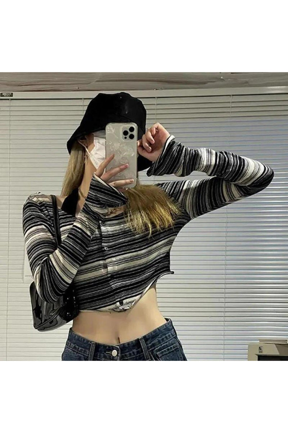 Black Y2k Aesthetic Striped Crop Top with flair.